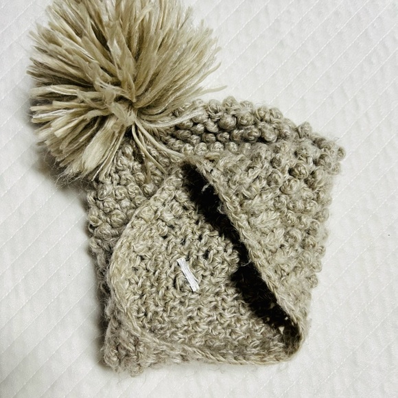 Zara toddler hat with Pom Pom size 5T - Picture 3 of 4
